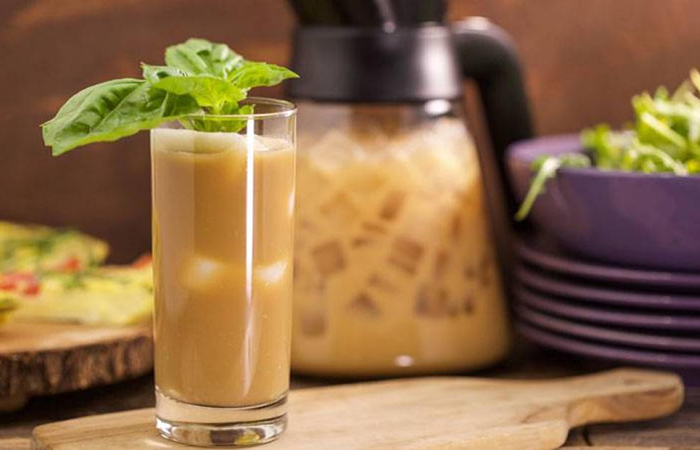 Cómo hacer un cóctel de café con leche de coco sin alcohol café cremoso con coco sin alcohol