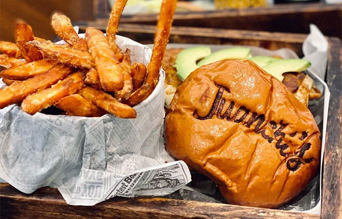 bandeja de Juanchi's Burger Juanchi's Burger