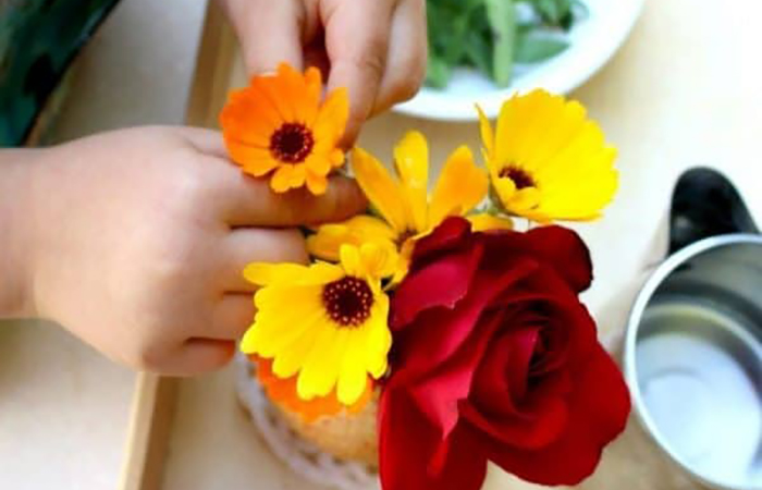 Cómo hacer arreglos florales Montessori con niños Arreglos florales Montessori con niños