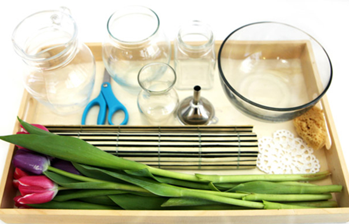 Cómo es la bandeja para arreglos florales Montessori Bandeja para arreglos florales Montessori