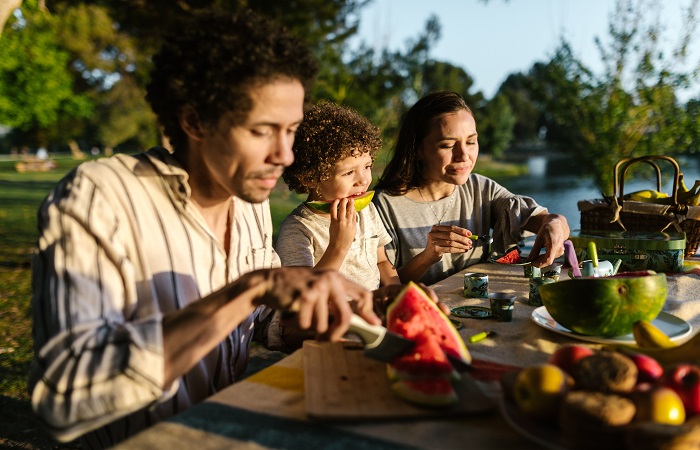 Aprender cómo comportarse en la mesa de una forma agradable Cómo comportarse en la mesa disfrutando de la experiencia