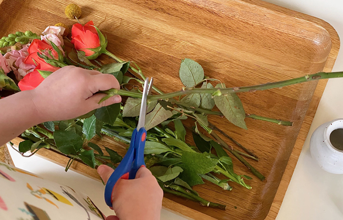 Paso a paso para hacer arreglos florales Montessori Cómo hacer arreglos florales Montessori