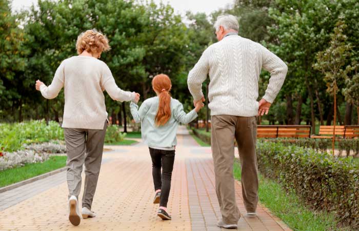 Los abuelos brindan experiencia, contención y son figuras de referencia en la vida de los niños Abuelos tóxicos: cómo detectarlos