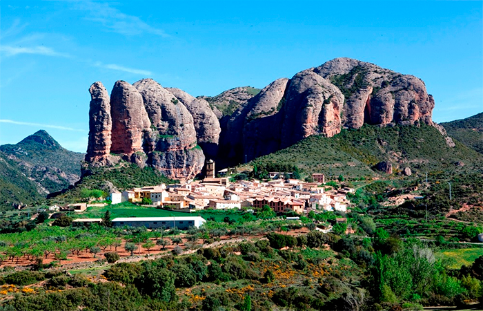 Agüero y los mallos, un destino ideal para primavera Los 10 pueblos más bonitos en primavera: Agüero, Aragón