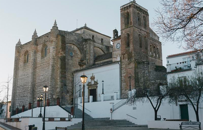 Cazalla de la Sierra Los 10 pueblos más bonitos de España para ver en primavera: Cazalla de la Sierra, Sevilla