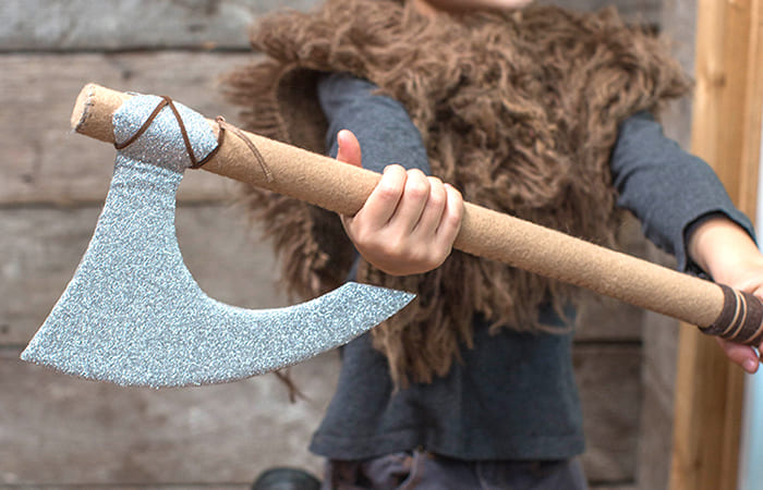 Cómo hacer un hacha vikinga Aprende a hacer un hacha vikinga