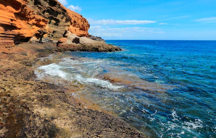 El mar contra las rocas en la costa del Silencio Dónde alojarse en Tenerife: La costa del Silencio
