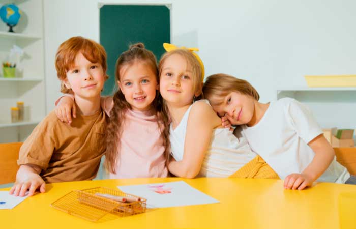 Niños introvertidos y extrovertidos: diferentes formas de ser Niños introvertidos y extrovertidos