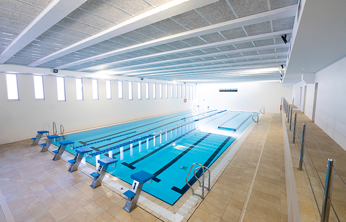 Piscina cubierta con temperatura controlada de La MIranda Piscina cubierta del colegio La Miranda