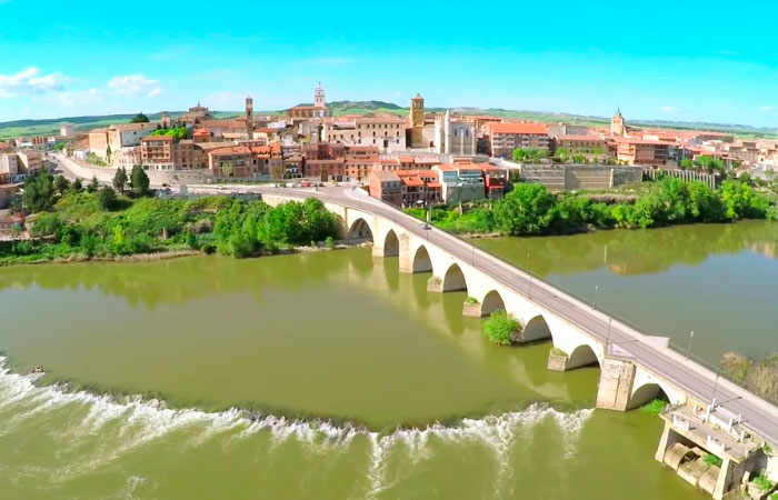 Disfruta de la arquitectura mudéjar y los paisajes en Tordesillas tordesillas valladolid españa pueblos camino a la playa