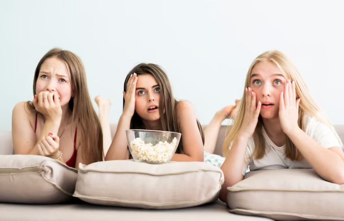 Ver películas de terror: en la adolescencia, mejor en grupo Ver películas de terror: adolescentes