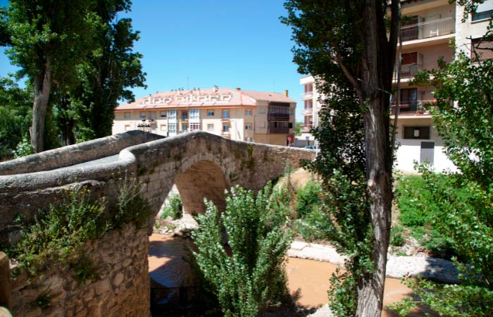 Si viajas por la A-1, no te pierdas Aranda de Duero Aranda de duero puente españa pueblo bonito