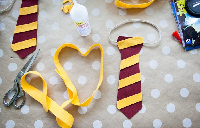 Cómo hacer una corbata de Harry Potter corbata de Harry Potter con fieltro en dos colores