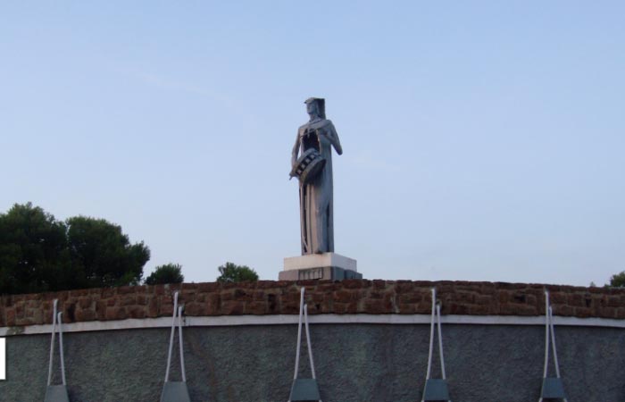 Semanas santas de interés turístico internacional en España: Teruel monumento tambor Estanca de Alcañiz semanas santas españa