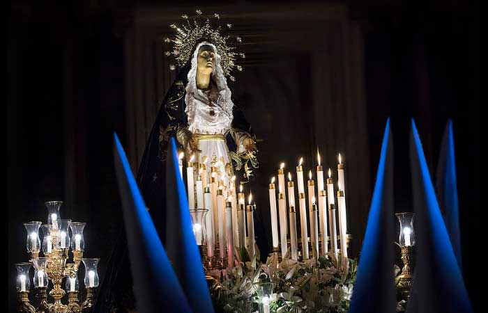 La Virgen de los Dolores durante las procesiones en Crevillent crevillent semana santa virgen