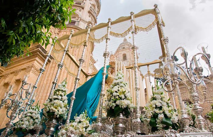 Procesión de la Virgen en Málaga Semanas santas de interés turístico internacional en España: Málaga