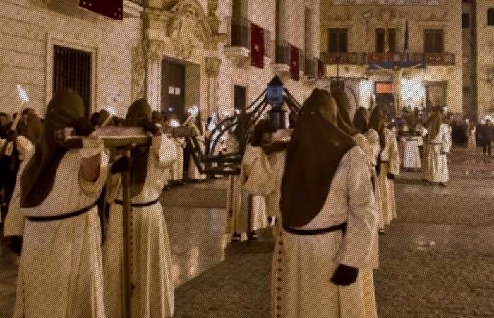 Más de 8.000 nazarenos y 1.200 músicos llenan las calles de Orihuela semana santa orihuela españa