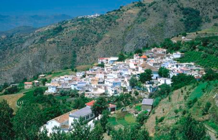Soportújar, pueblo temático lleno de brujas y magia Soportújar pueblos camino a la playa
