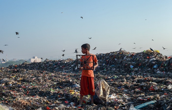 Crecer en países con contaminación Crecer en entornos desfavorecidos