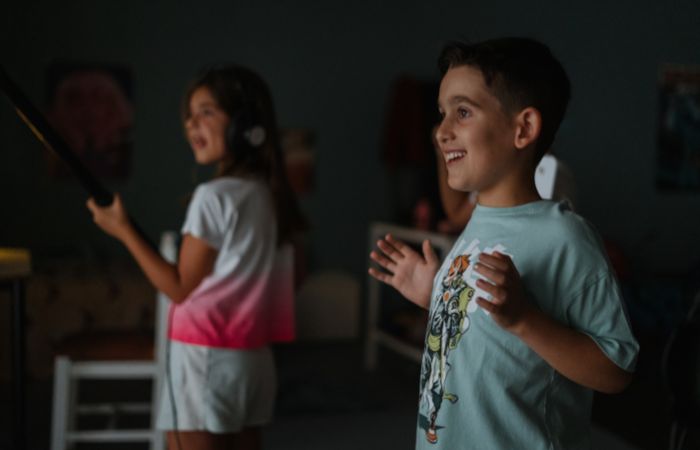 Niños de 8 a 10 años en actividades de cine Campamento de cine ECAM: itinerarios