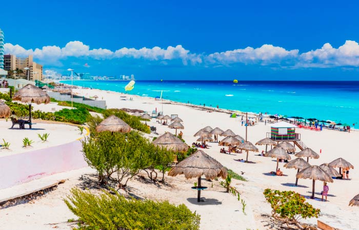Cancún es uno de los principales destinos turísticos del país Playa de Cancún