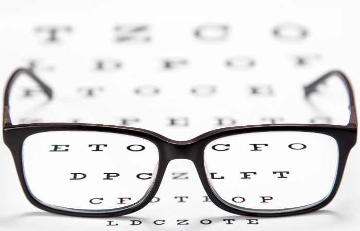 Ir al oftalmólogo o al óptico, fundamental Salud visual de los adultos: prevención