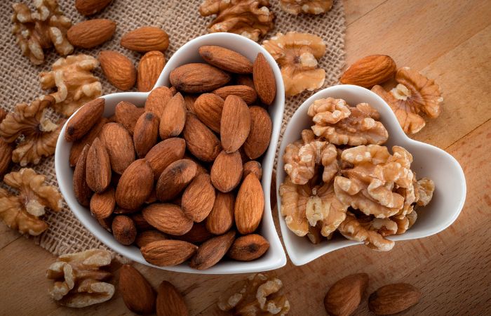 Nueces y almendras, muy ricos en nutrientes Salud visual de los adultos: nueces y almendras