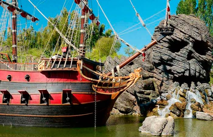 Barcos, botes y más, disfruta de aventuras piratas en Disneyland Paris viajar a disneyland paris barco pirata