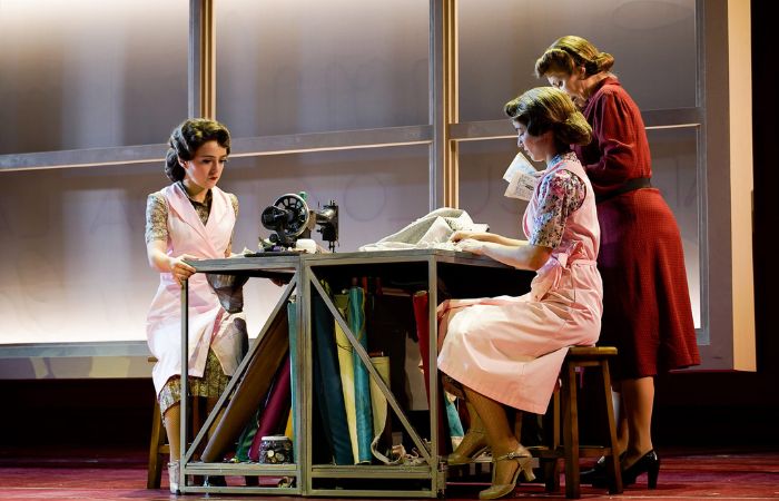 El tiempo entre costuras. El musical en el Auditorio Casa Colón