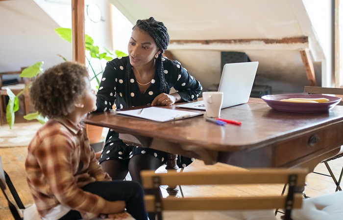 No interrumpir, una de las normas familiares más efectivas Agradecer a los niños que aprendan a no interrumpir