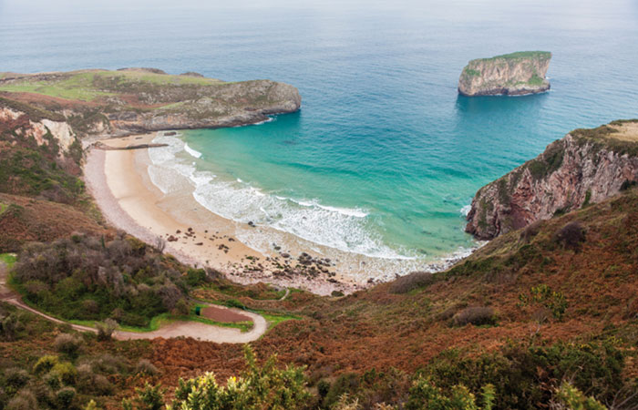 Playa de Ballota en Llanes, Asturias