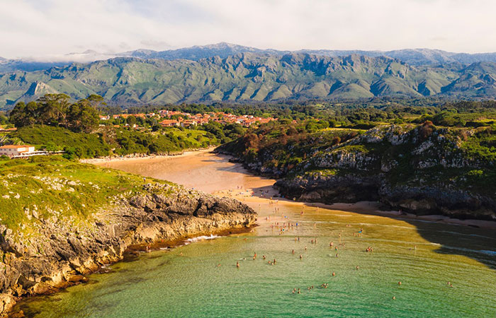 Playa de Poo en Llanes, Asturias