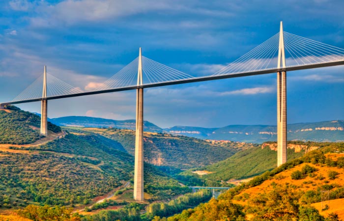 Michel Virlogeux y Norman Foster le dieron vida al viaducto de Millau Viaducto de Millau francia puentes de europa