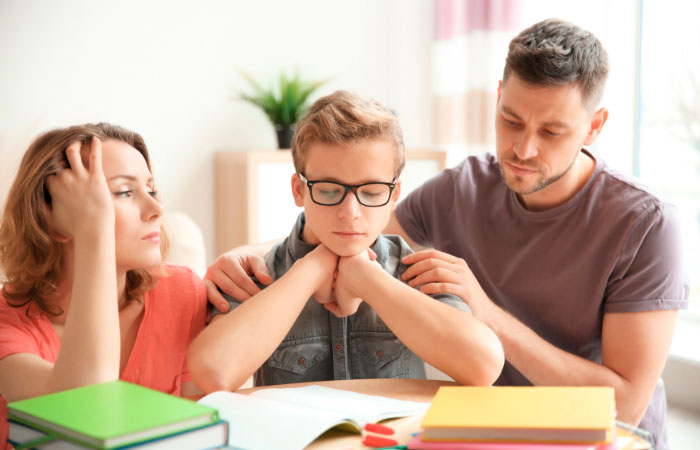 Preocúpate genuinamente y evita los reproches cuando hables con tu hijo adolescente cómo hacer si el adolescente no habla