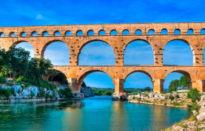 Uno de los acueductos romanos mejor conservados actualmente Pont du gard francia puentes