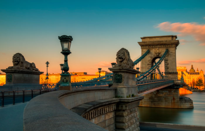Los guardianes del puente de las Cadenas son emblema nacional puente de las cadenas hungria puentes de europa