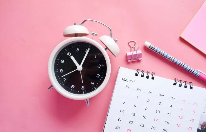 Los relojes y calendarios ayudan a los niños a obtener referencias temporales cómo enseñar a los niños a ser pacientes: calendarios y relojes