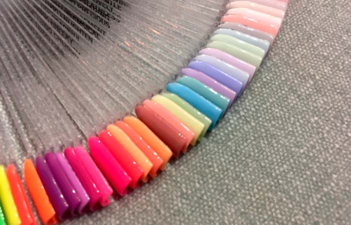 Los colores y los diseños son parte de su expresión pintarse las uñas: ¿debemos dejar a los niños que lo hagan?