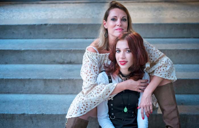 Madre e hija adolescente Ventajas de tener adolescentes en casa