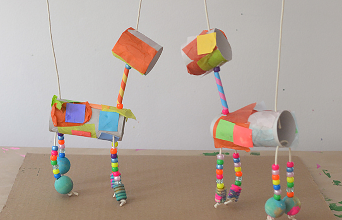 Cómo hacer marionetas caseras con tubos de papel higiénico y cuentas de colores Marionetas caseras