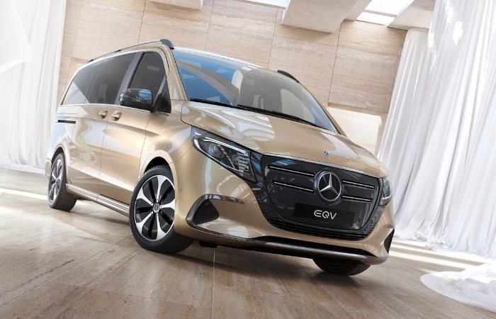 frontal del mercedes clase v eléctrico en beige Mercedes Clase V - beige