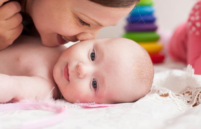 ¡Cuidado! La saliva transmite todo tipo de microorganismos Por qué no besar a los recien nacidos