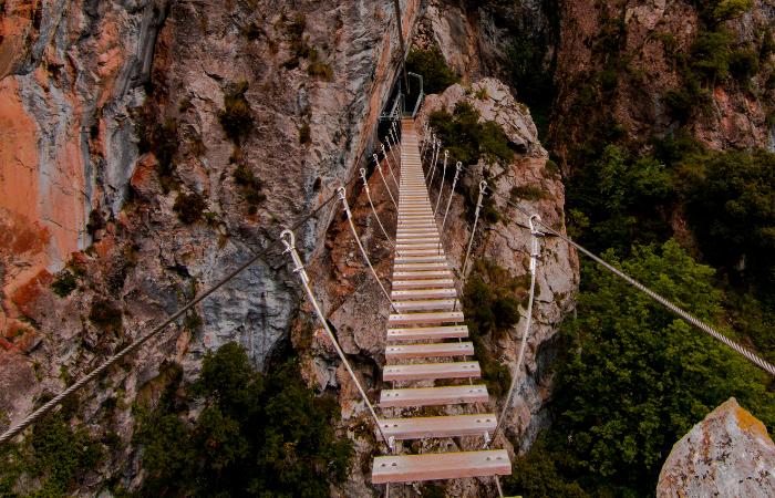 Encontrarás todo tipo de puentes y pasarelas puente tibetano vias ferratas españa