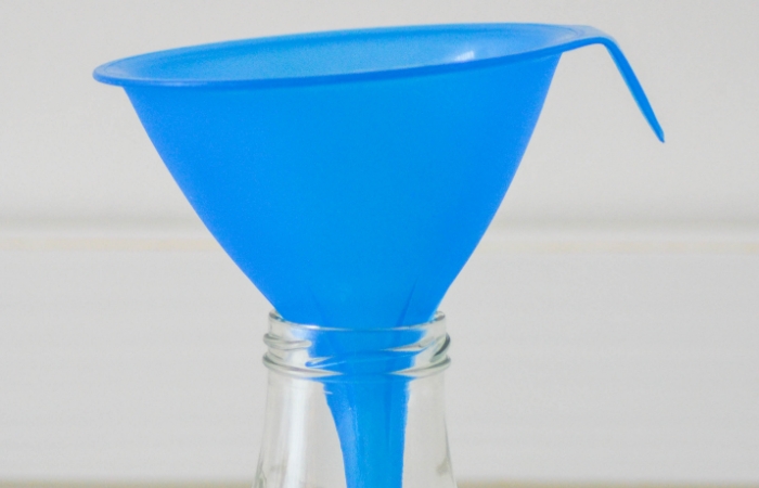 Cambiar el agua de recipiente Trasvase de agua
