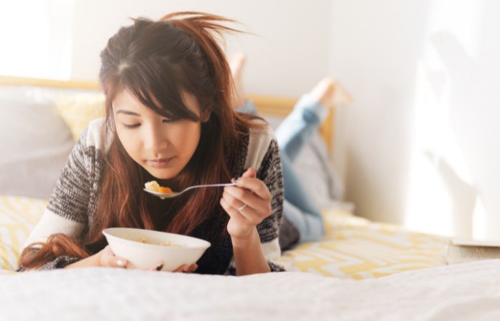 Mi hijo quiere comer en la habitación