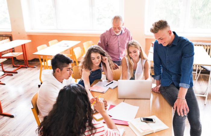 El aprendizaje por proyectos y grupos de trabajo, uno de los métodos Metodologías activas: grupos de trabajo