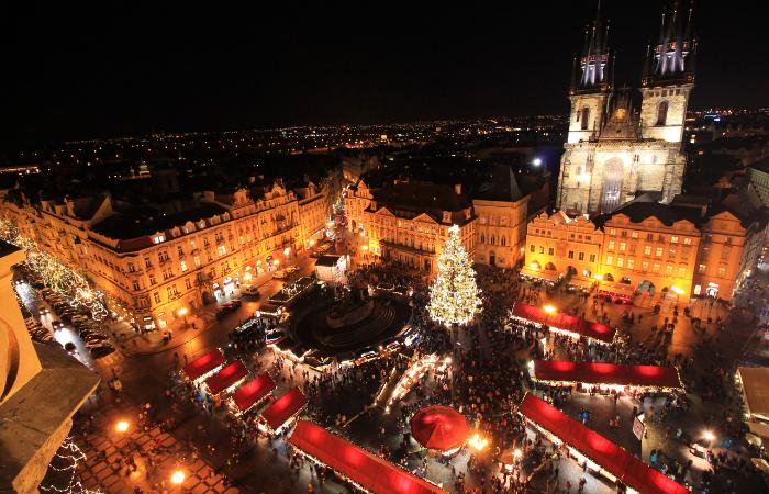 Praga es una bellísima ciudad que se viste de fiesta y no puedes perderte Ciudad Vieja de Praga, República checa, en Navidad