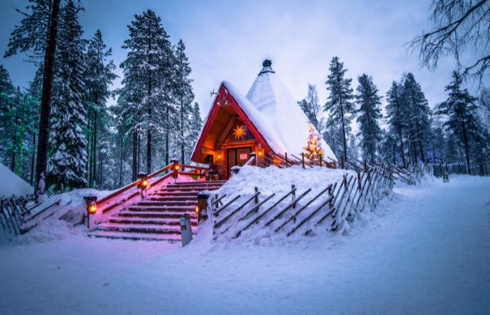 ¿Será esta la casita de Papá Noel en Rovaniemi? Rovaniemi, en Finlandia