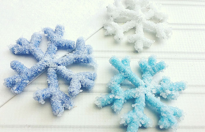 Cómo hacer copos de nieve con bórax Experimentos navideños para hacer copos de nieve