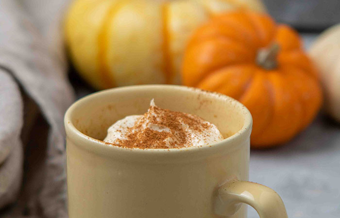 postre de calabaza en taza hecho en el microondas taza con postre de calabaza